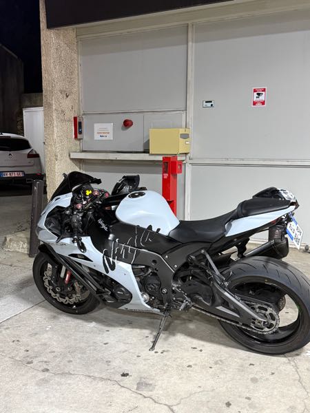 KAWASAKI ZX 10R NINJA WINTER TEST EDITION