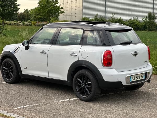 Mini Countryman (2) COOPER SD 143 ALL4 RED HOT CHILI