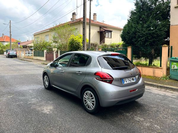 Peugeot 208 Peugeot 208 II SIGNATURE 1.2VTi 82ch (4CV) mise en circulati