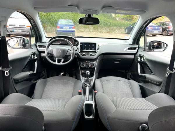 Peugeot 208 Peugeot 208 II SIGNATURE 1.2VTi 82ch (4CV) mise en circulati
