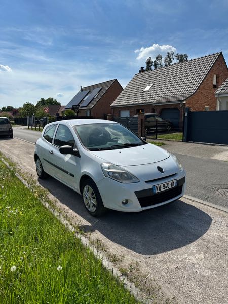 Renault Clio III (2) COLLECTION 1.5 DCI 75 BUSINESS 5P ECO2