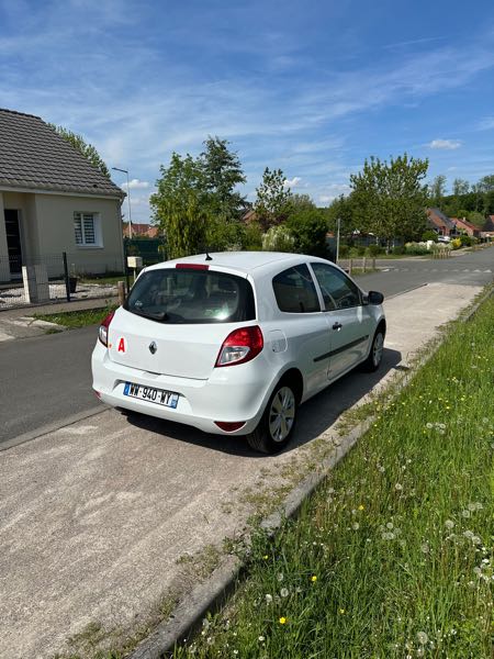 Renault Clio III (2) COLLECTION 1.5 DCI 75 BUSINESS 5P ECO2