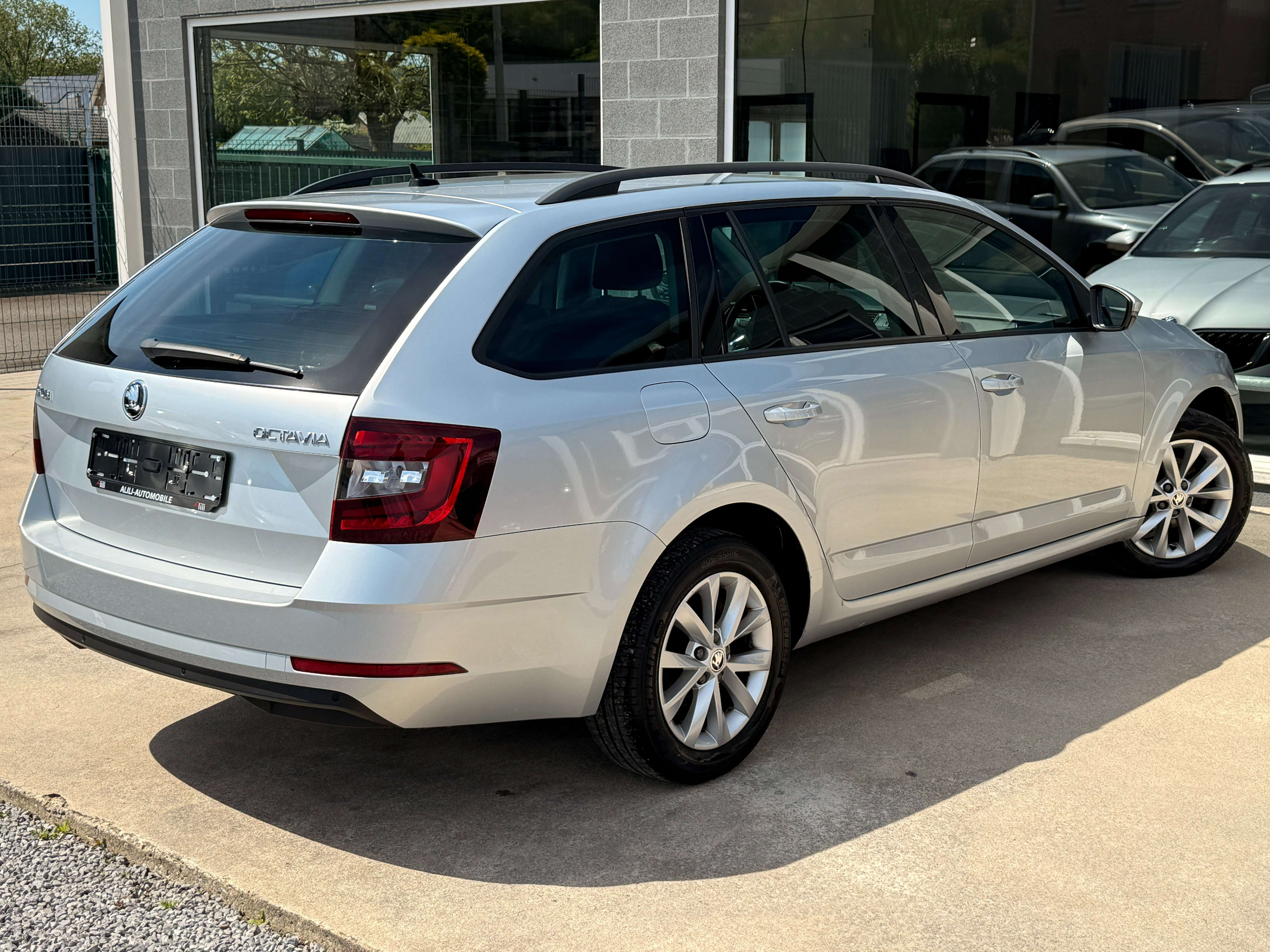 Skoda Octavia SW 1.6 TDi*Gps*1er Main*Garantie 12 Mois*Style*