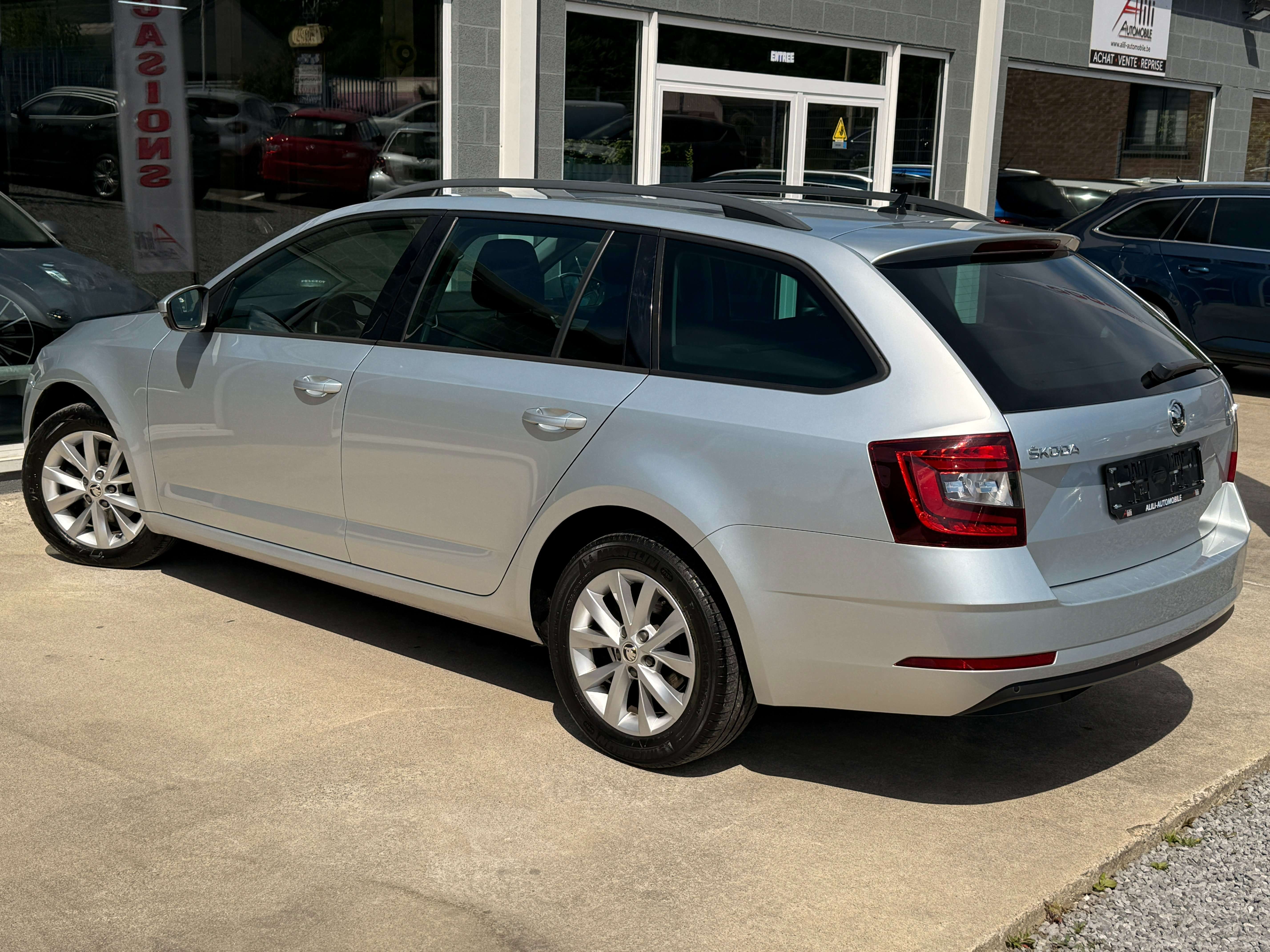 Skoda Octavia SW 1.6 TDi*Gps*1er Main*Garantie 12 Mois*Style*
