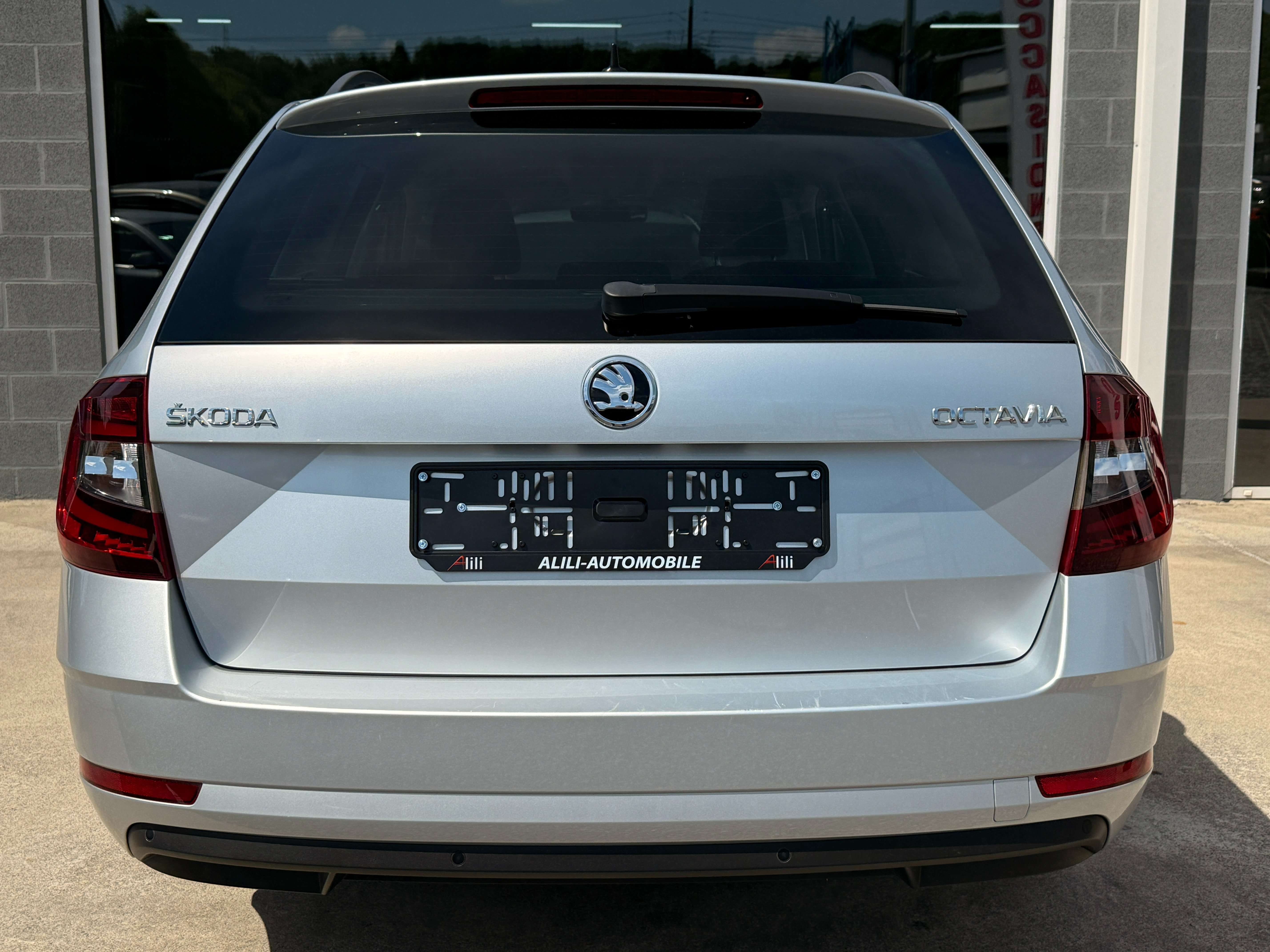 Skoda Octavia SW 1.6 TDi*Gps*1er Main*Garantie 12 Mois*Style*