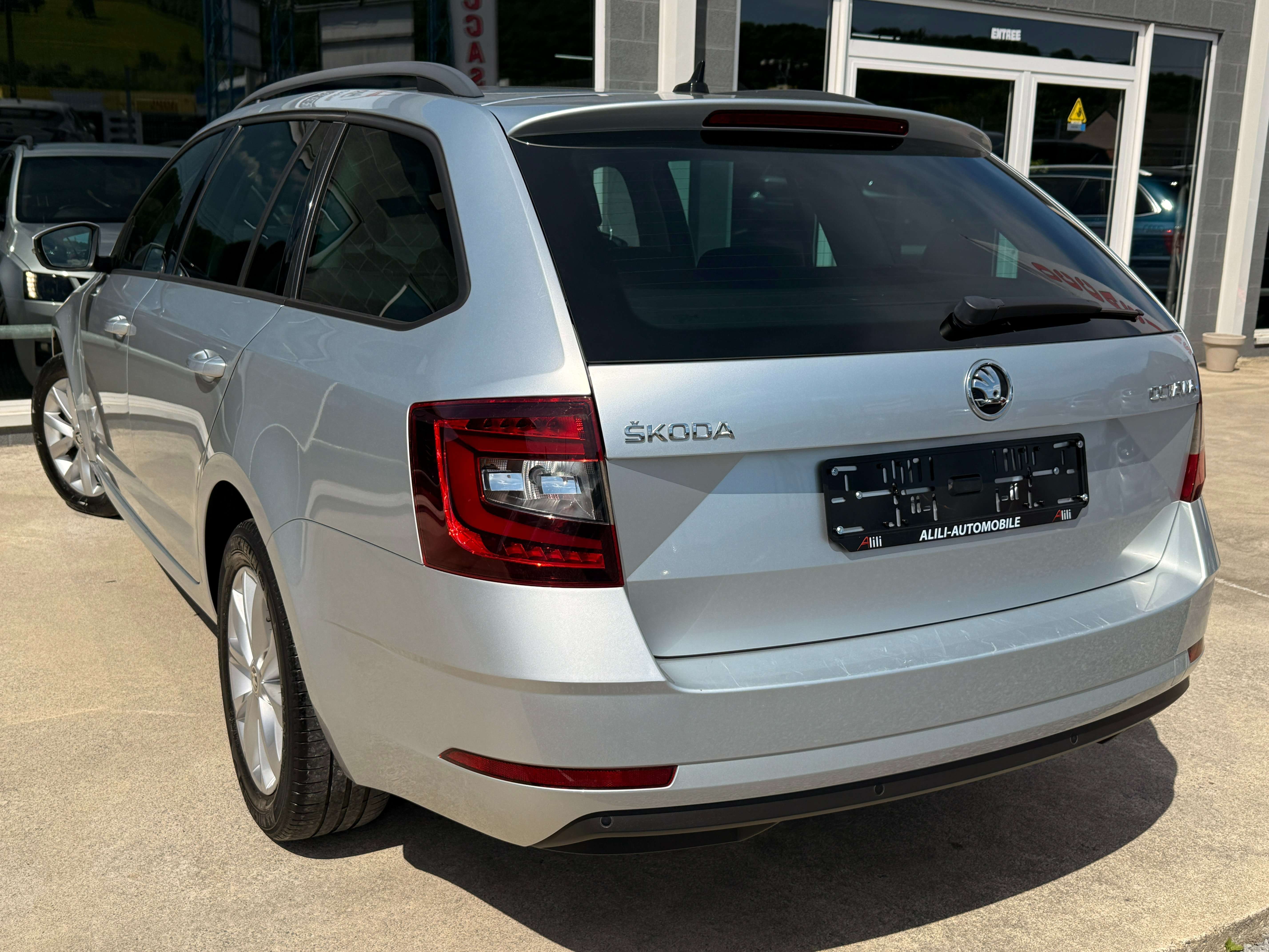 Skoda Octavia SW 1.6 TDi*Gps*1er Main*Garantie 12 Mois*Style*
