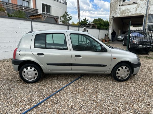 Renault Clio III 1.2 60 DYNAMIQUE 5P