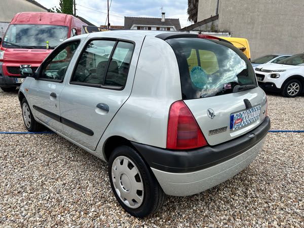 Renault Clio III 1.2 60 DYNAMIQUE 5P
