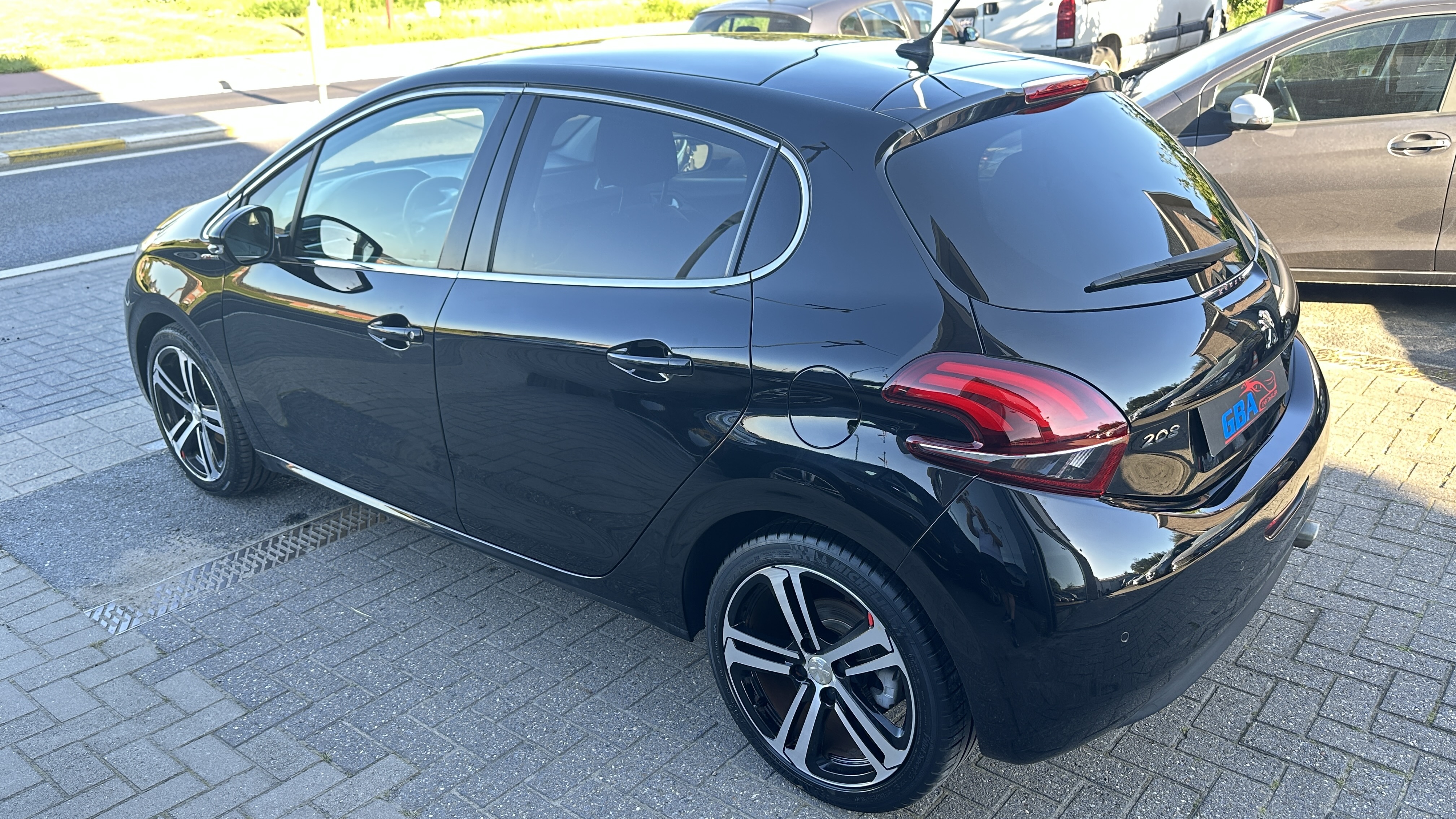 Peugeot 208 (2) 1.2 PURETECH 110 S&amp;S GT LINE Camera, GPS, Toit Panor