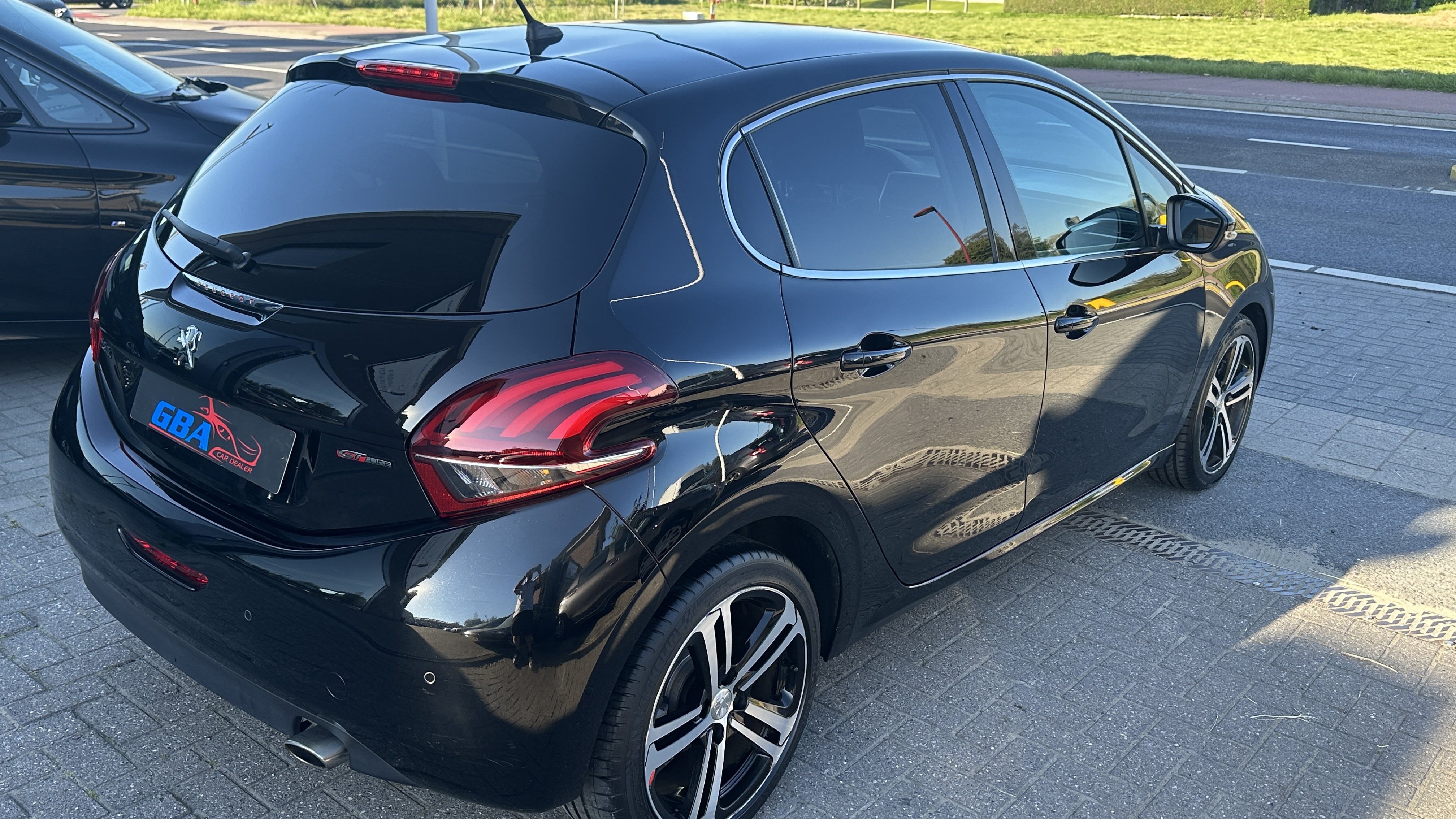 Peugeot 208 (2) 1.2 PURETECH 110 S&amp;S GT LINE Camera, GPS, Toit Panor
