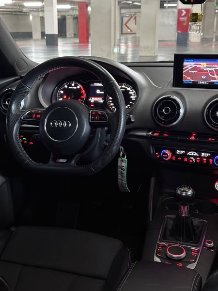 Audi S3 Bonjour je souhaite vendre mon Audi A3 sportback sline de 20