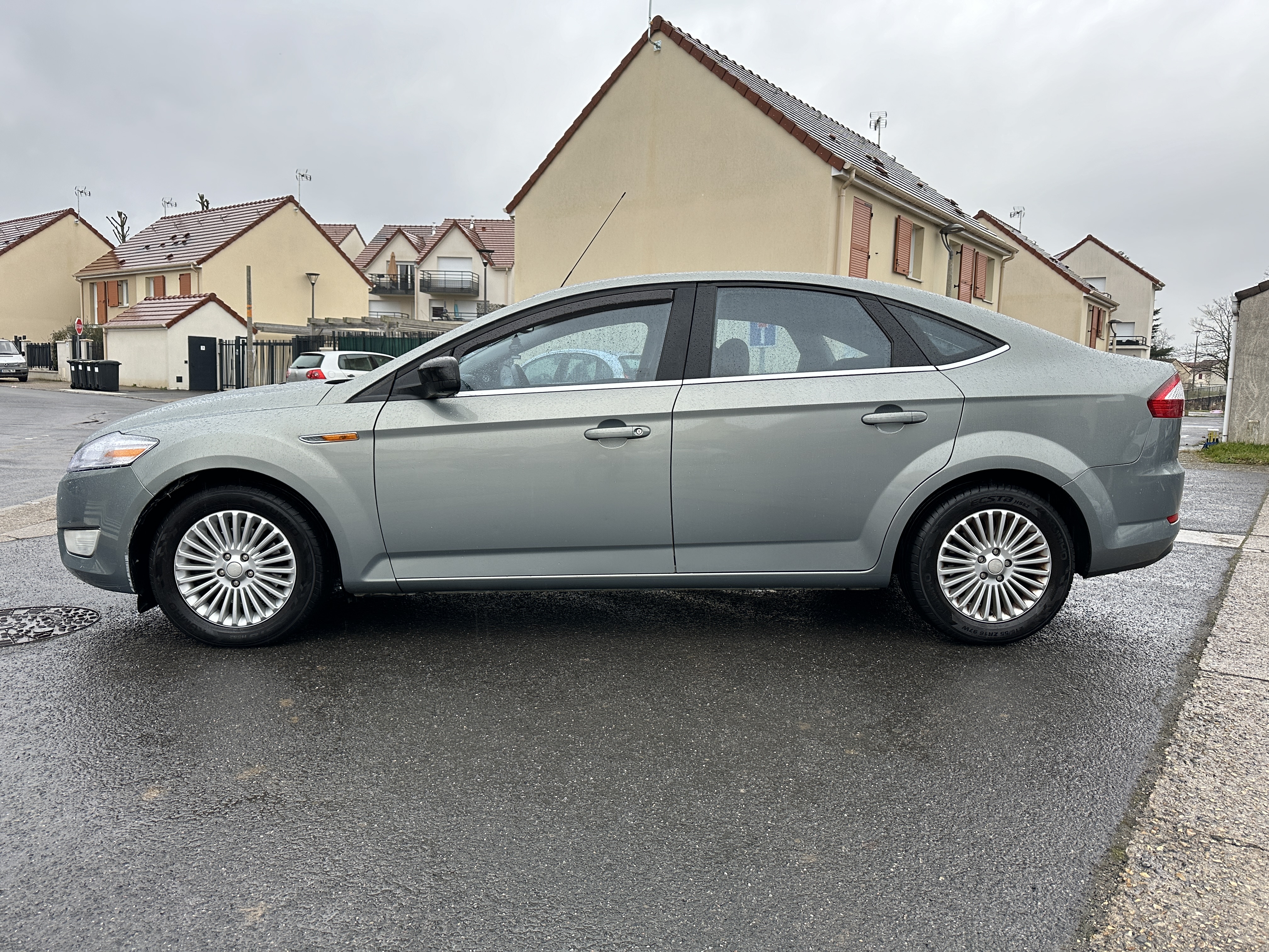 Ford Mondeo III (2) 1.8 TDCI 125 TREND BVM6 5P