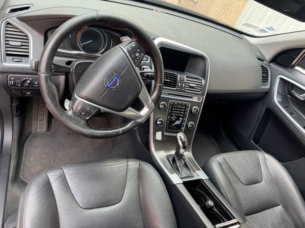 Volvo Xc60 (2) D4 181 AWD R-DESIGN GEARTRONIC 6