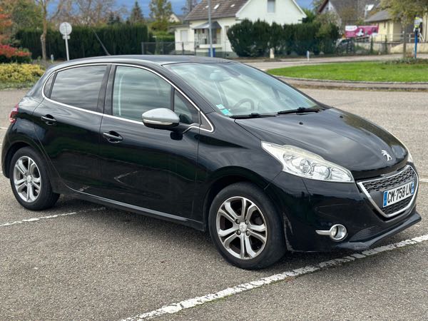 Peugeot 208 (2) 1.2 PURETECH 82 ALLURE 5P