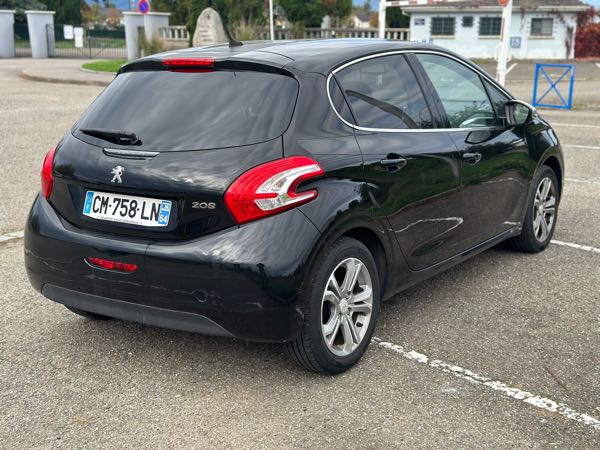 Peugeot 208 (2) 1.2 PURETECH 82 ALLURE 5P