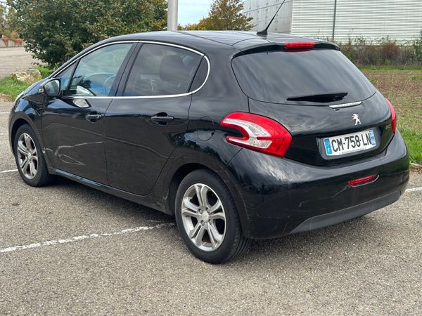 Peugeot 208 (2) 1.2 PURETECH 82 ALLURE 5P
