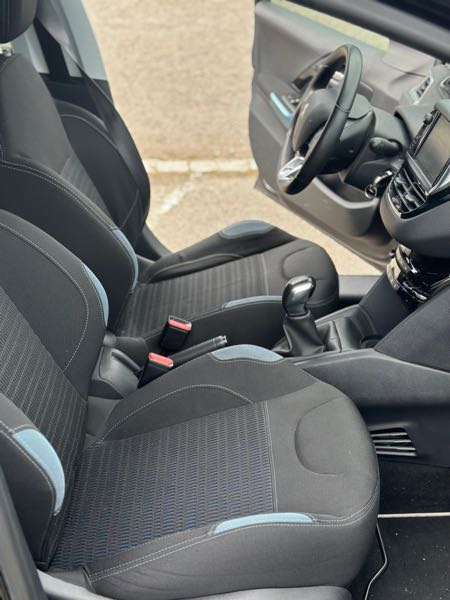 Peugeot 208 (2) 1.2 PURETECH 82 ALLURE 5P