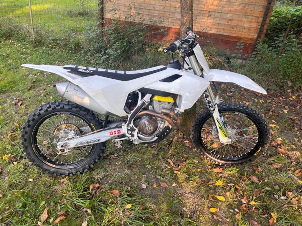 HUSQVARNA FC