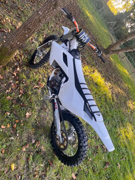 HUSQVARNA FC