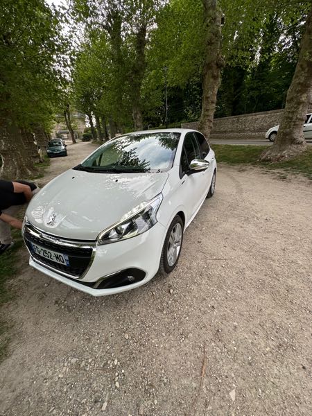 Peugeot 208 (2) 1.2 PURETECH 82 SIGNATURE 5P