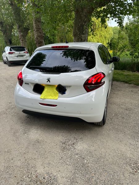 Peugeot 208 (2) 1.2 PURETECH 82 SIGNATURE 5P