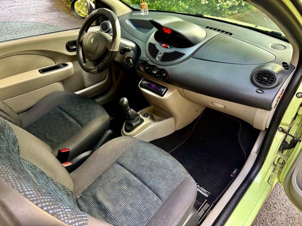 Renault Twingo II (2) 1.2 LEV 16V 75 INTENS ECO2