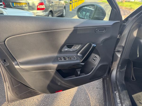 Mercedes-Benz Classe A BERLINE 200 BUSINESS LINE 7G-DCT