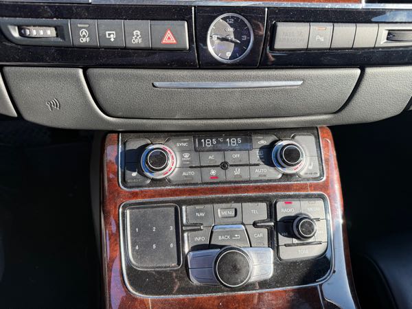 Audi A8 Audi A 8 2012 Toutes options AVUS 3L 250 ch
