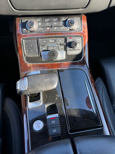 Audi A8 Audi A 8 2012 Toutes options AVUS 3L 250 ch