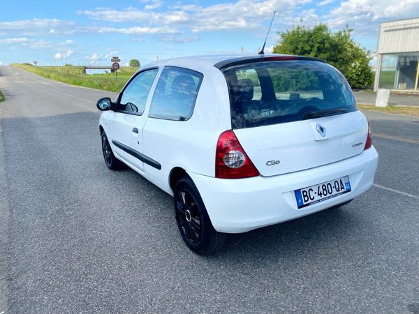 Renault Clio II (2) CAMPUS 1.5 DCI 65 3P