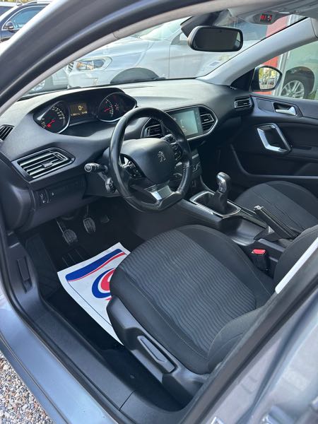 Peugeot 308 Peugeot 308 1.6 HDI 92ch , Allure berline, gris,4cv, 5 port