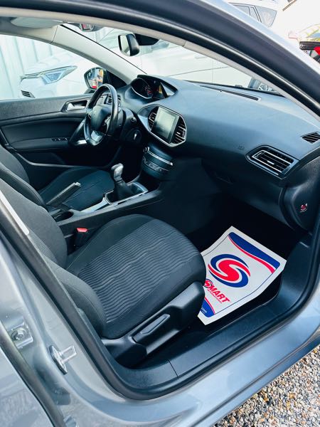 Peugeot 308 Peugeot 308 1.6 HDI 92ch , Allure berline, gris,4cv, 5 port