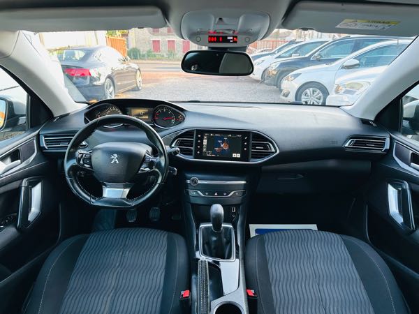 Peugeot 308 Peugeot 308 1.6 HDI 92ch , Allure berline, gris,4cv, 5 port