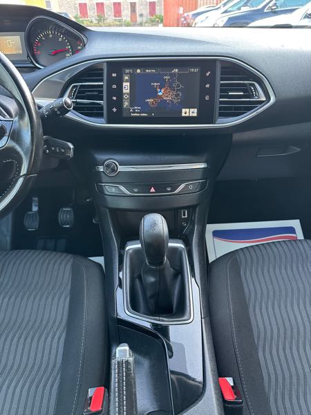 Peugeot 308 Peugeot 308 1.6 HDI 92ch , Allure berline, gris,4cv, 5 port