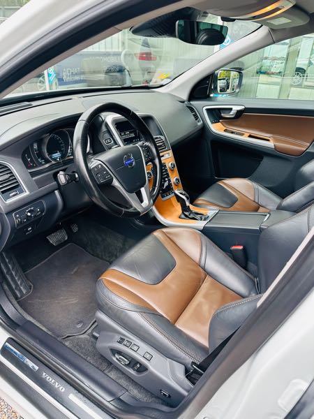 Volvo Xc60 (2) D4 181 AWD KINETIC GEARTRONIC 6 full options
