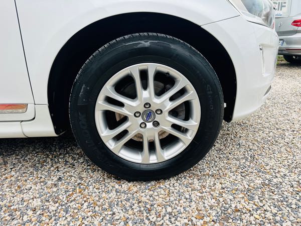 Volvo Xc60 (2) D4 181 AWD KINETIC GEARTRONIC 6 full options