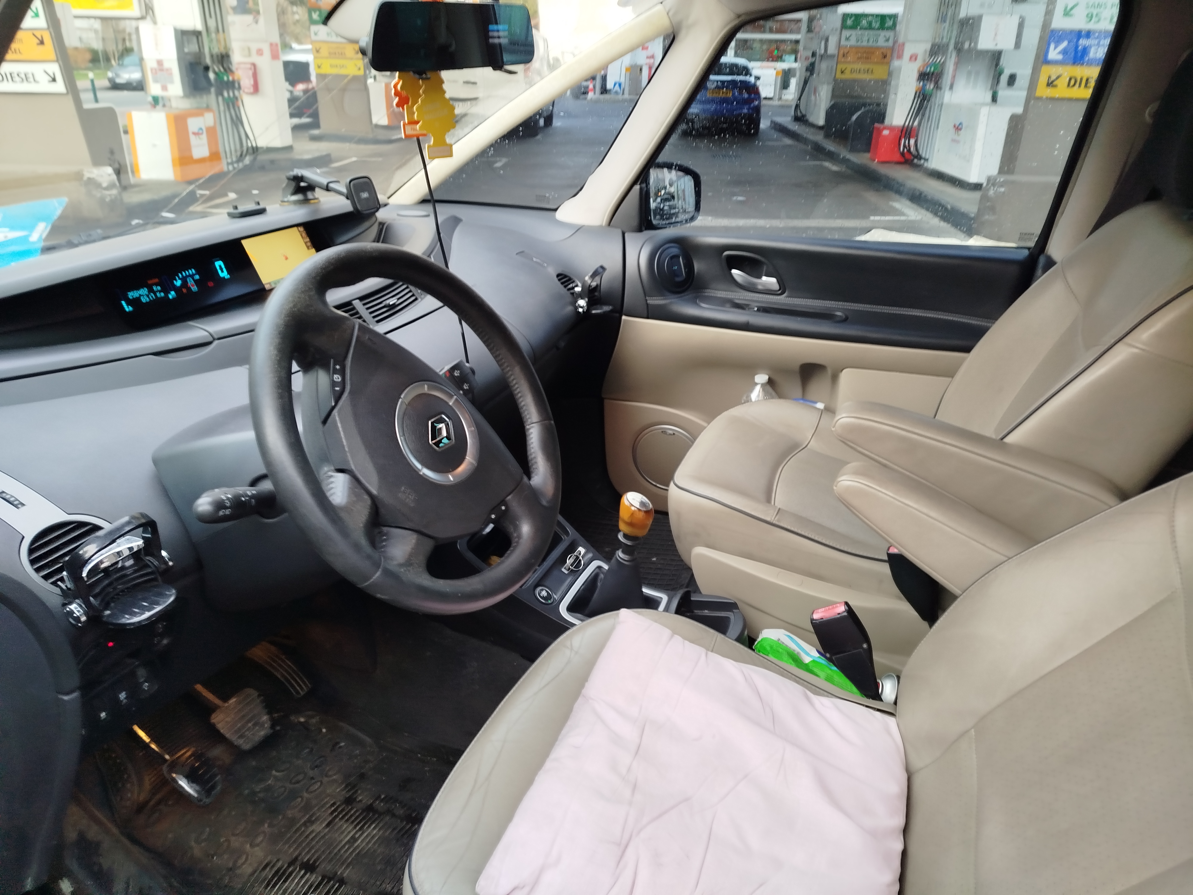 Renault Grand Espace IV (2) 2.0 DCI 130 25TH