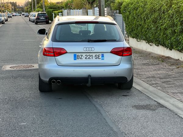 Audi A4 IV (2) AVANT 2.0 TDI 143 AMBIENTE
