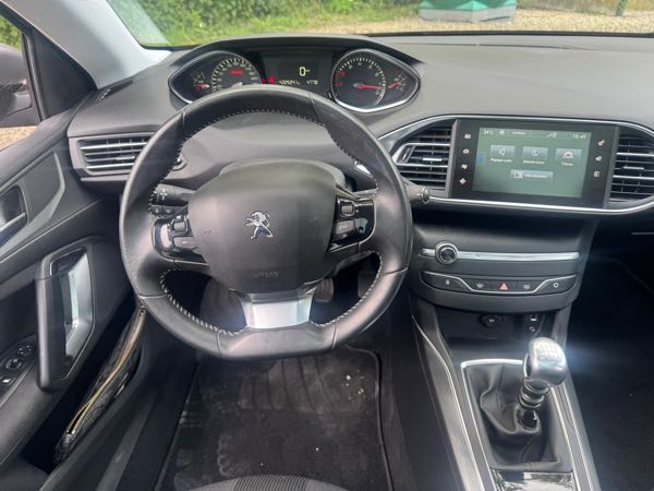 Peugeot 308 II SW 1.2 E-THP 130 ALLURE