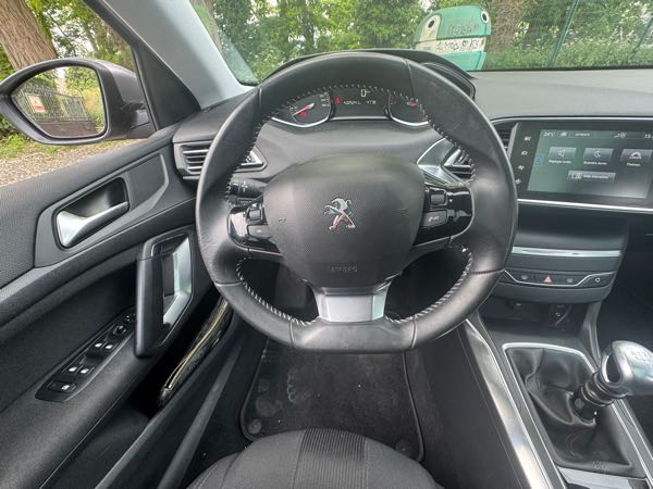 Peugeot 308 II SW 1.2 E-THP 130 ALLURE