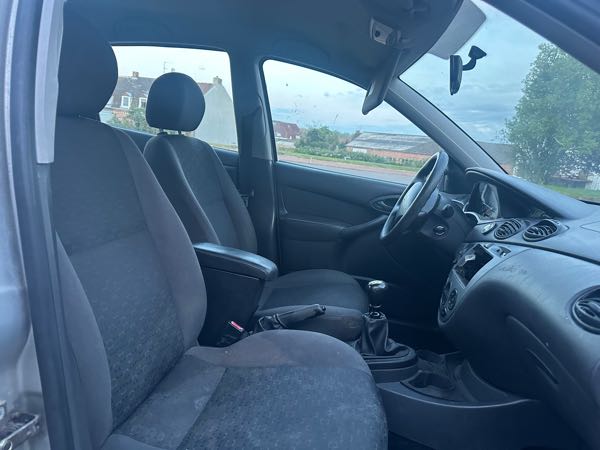 Ford Focus II 1.6 TDCI 90 AMBIENTE 5P
