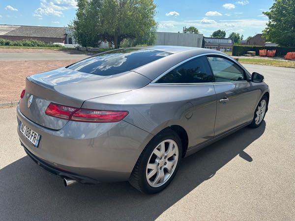 Renault Laguna III (2) COUPE 2.0 DCI 150 ENERGY INTENS