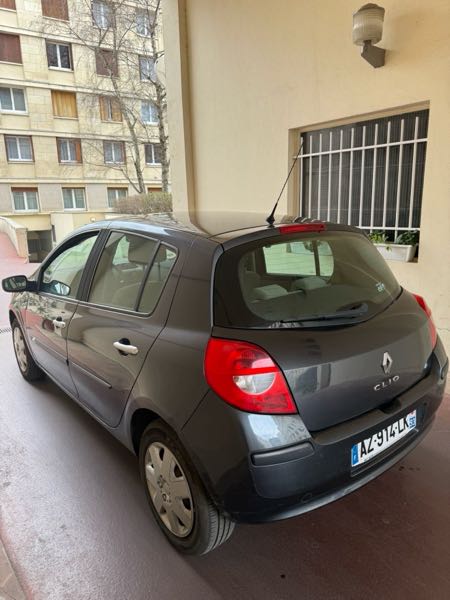 Renault Clio IV 1.2 16V 75 AUTHENTIQUE