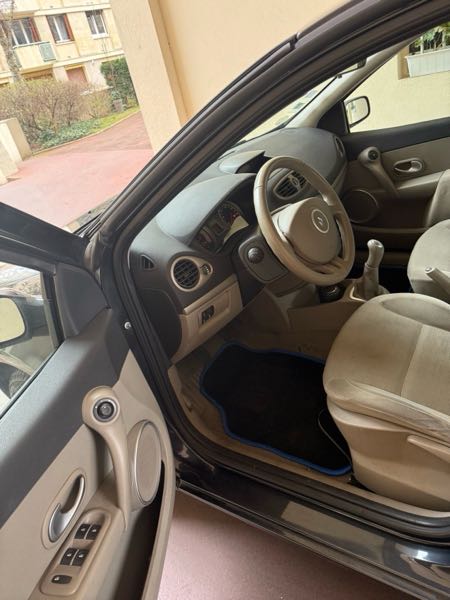 Renault Clio IV 1.2 16V 75 AUTHENTIQUE