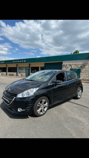 Peugeot 208 1.6 E-HDI FAP 92 ALLURE 5P