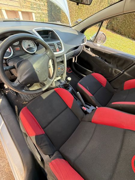Peugeot 207 (2) 1.6 HDI 92 FAP SERIE 64 5P