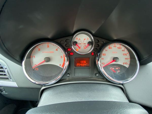 Peugeot 207 (2) CC 1.6 HDI 112 FAP FELINE
