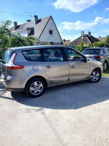 Renault Grand Scenic III (3) 1.6 DCI 130 ENERGY INITIALE 7PL ECO2