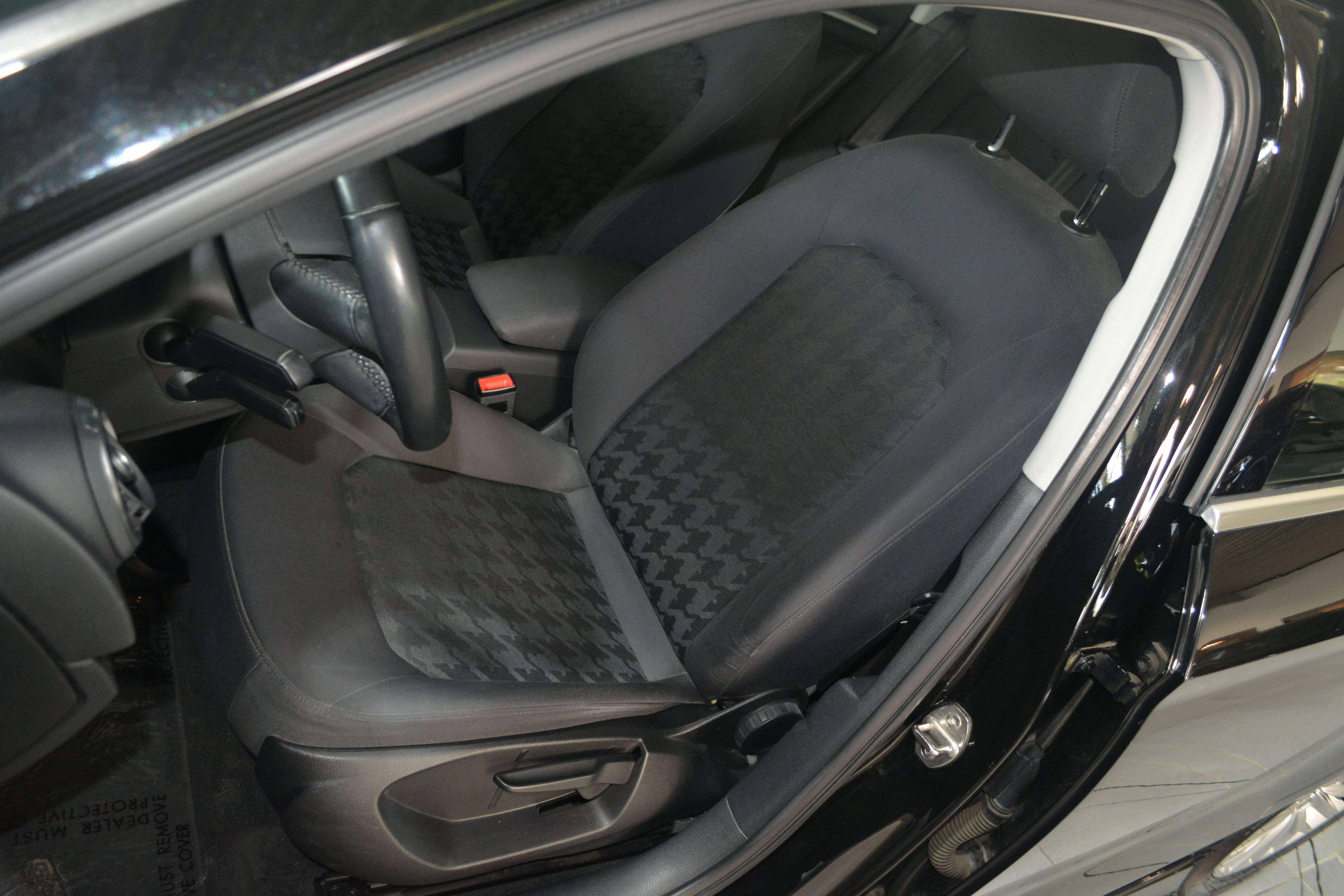 Audi A3 1.6 TDi LIMOUSINE  / NAVI