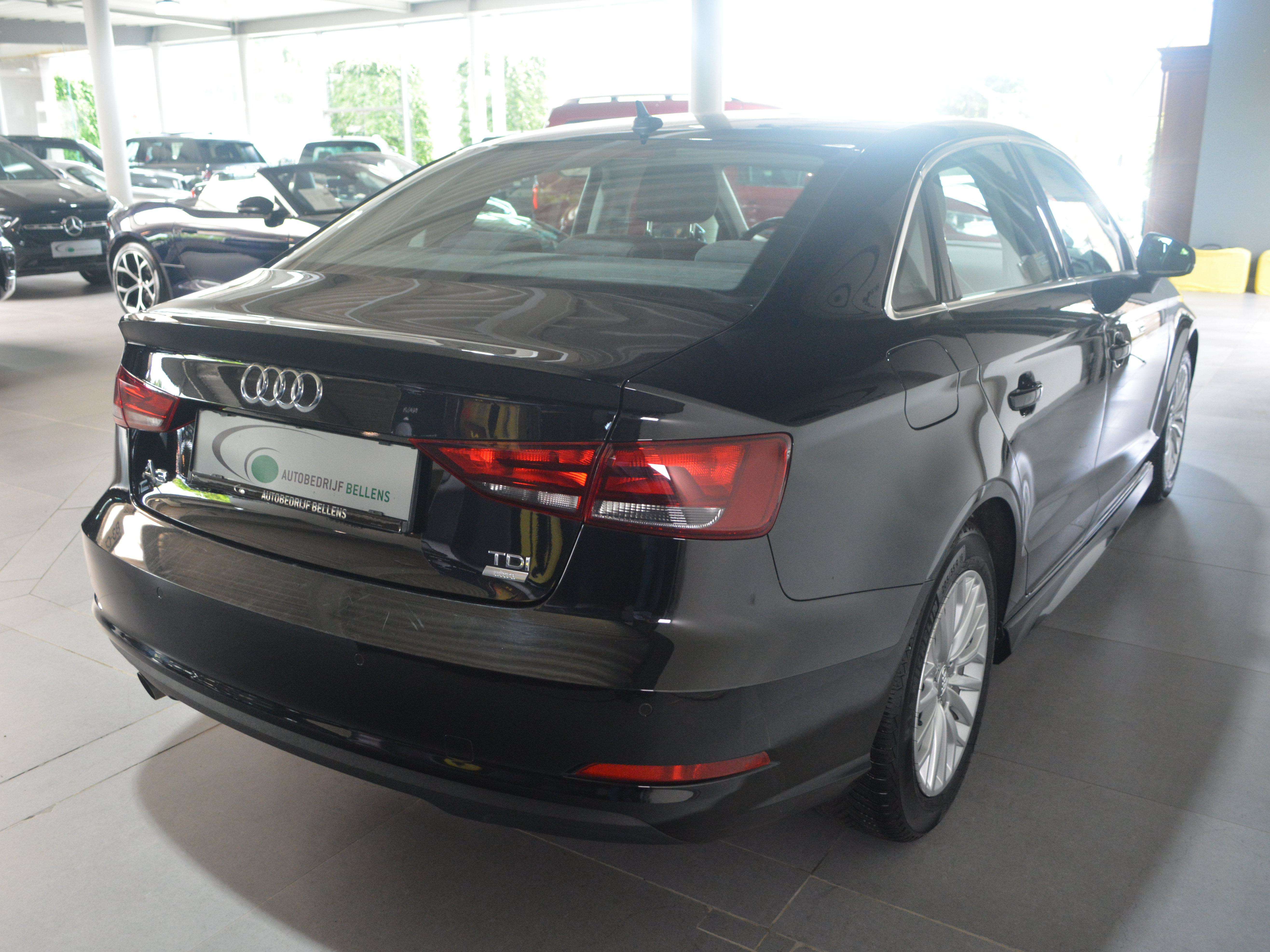 Audi A3 1.6 TDi LIMOUSINE  / NAVI